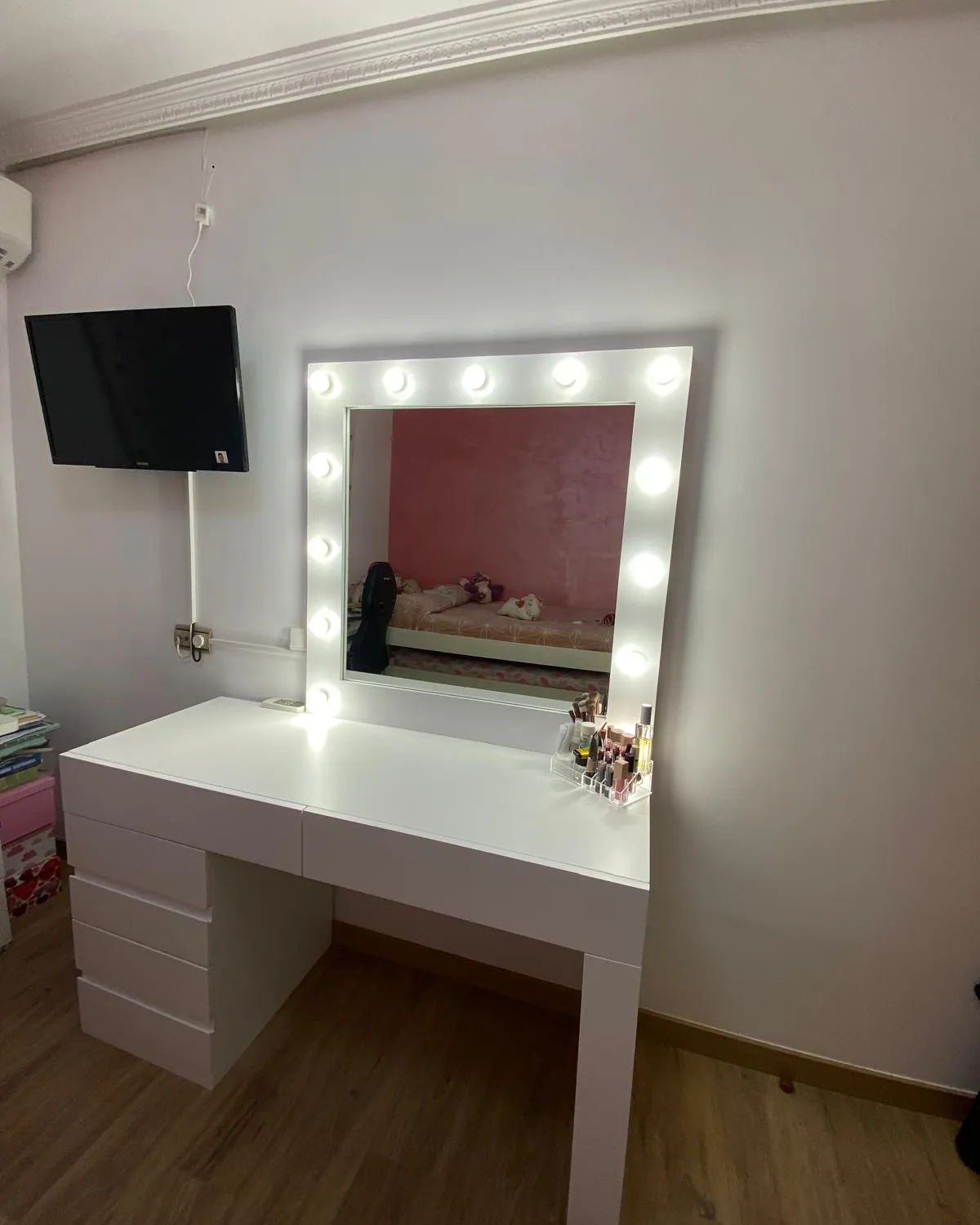 Tocador con espejo de camerino — foto 1