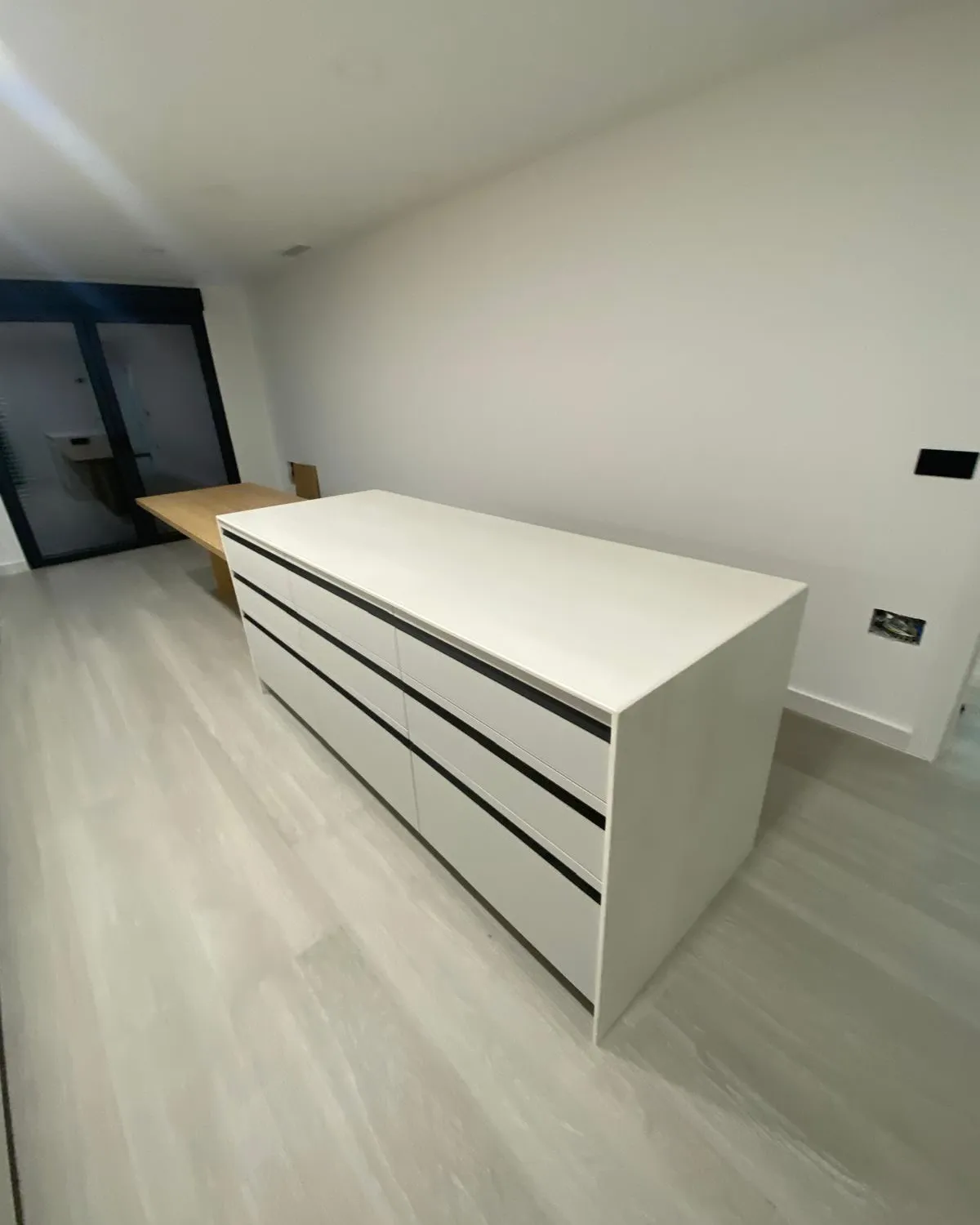 Gris y madera con cantos en negro — foto 5