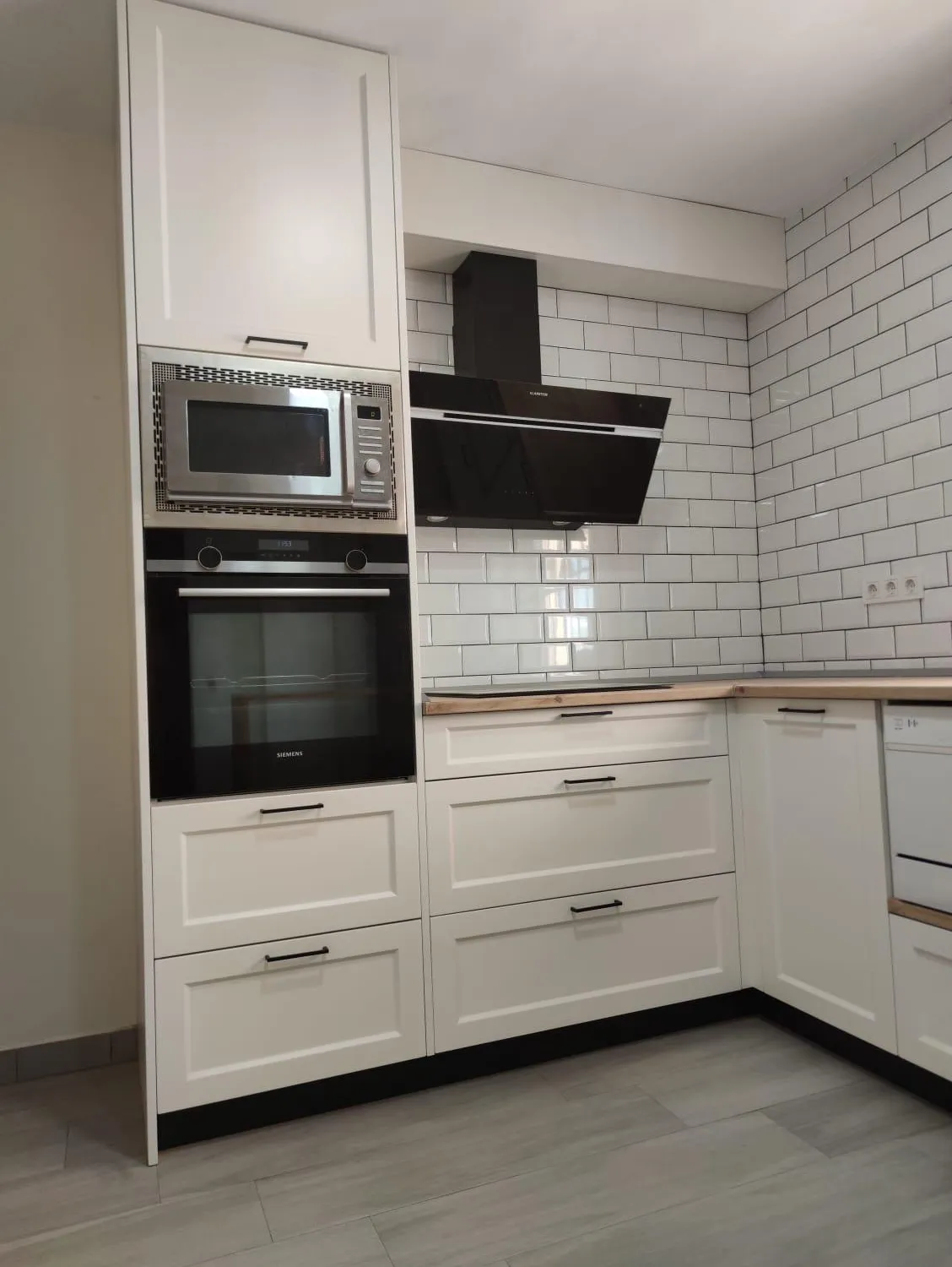 Loft blanco con azulejo metro — foto 1