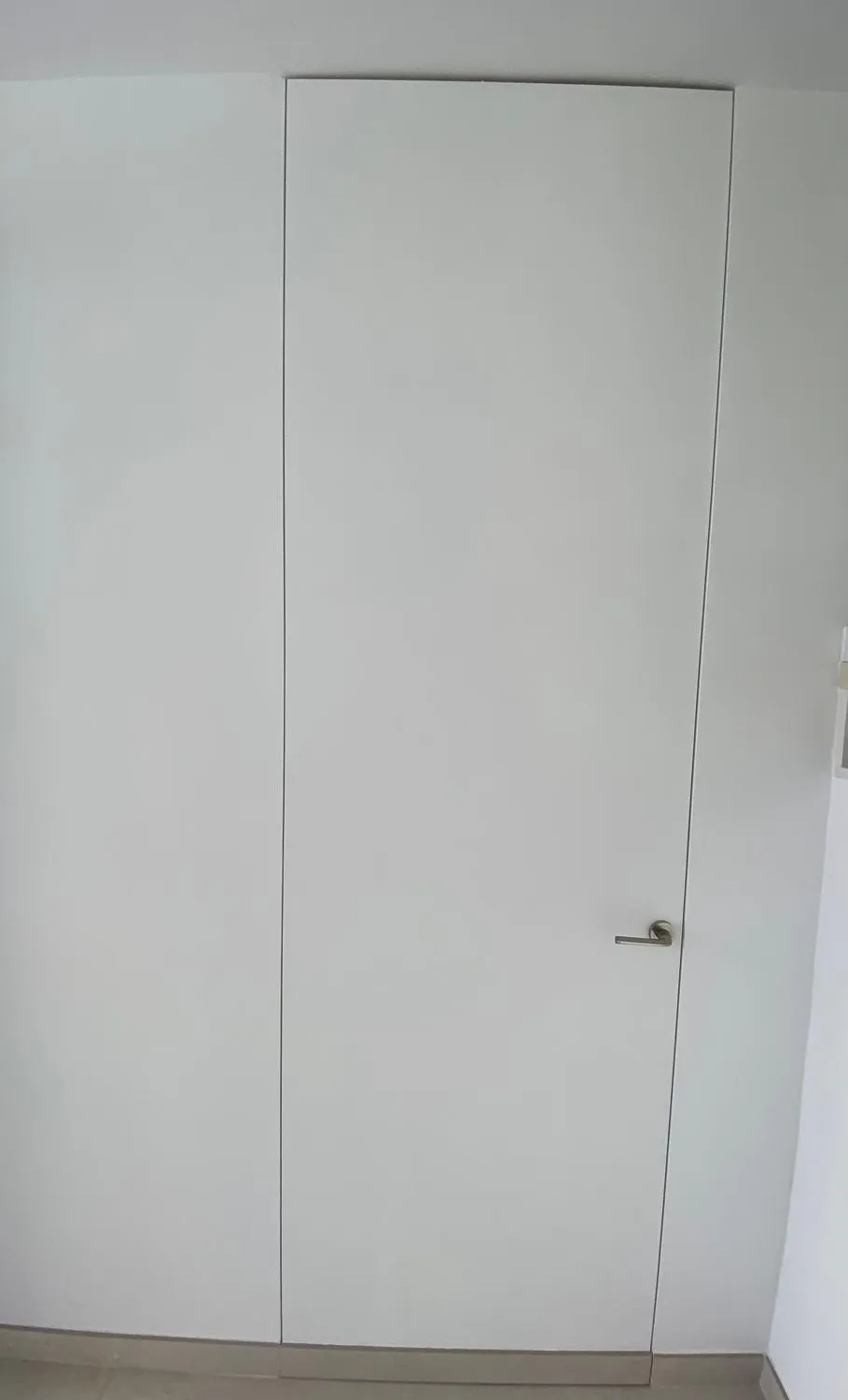 Puerta enrasada, invisible en la pared — foto 2