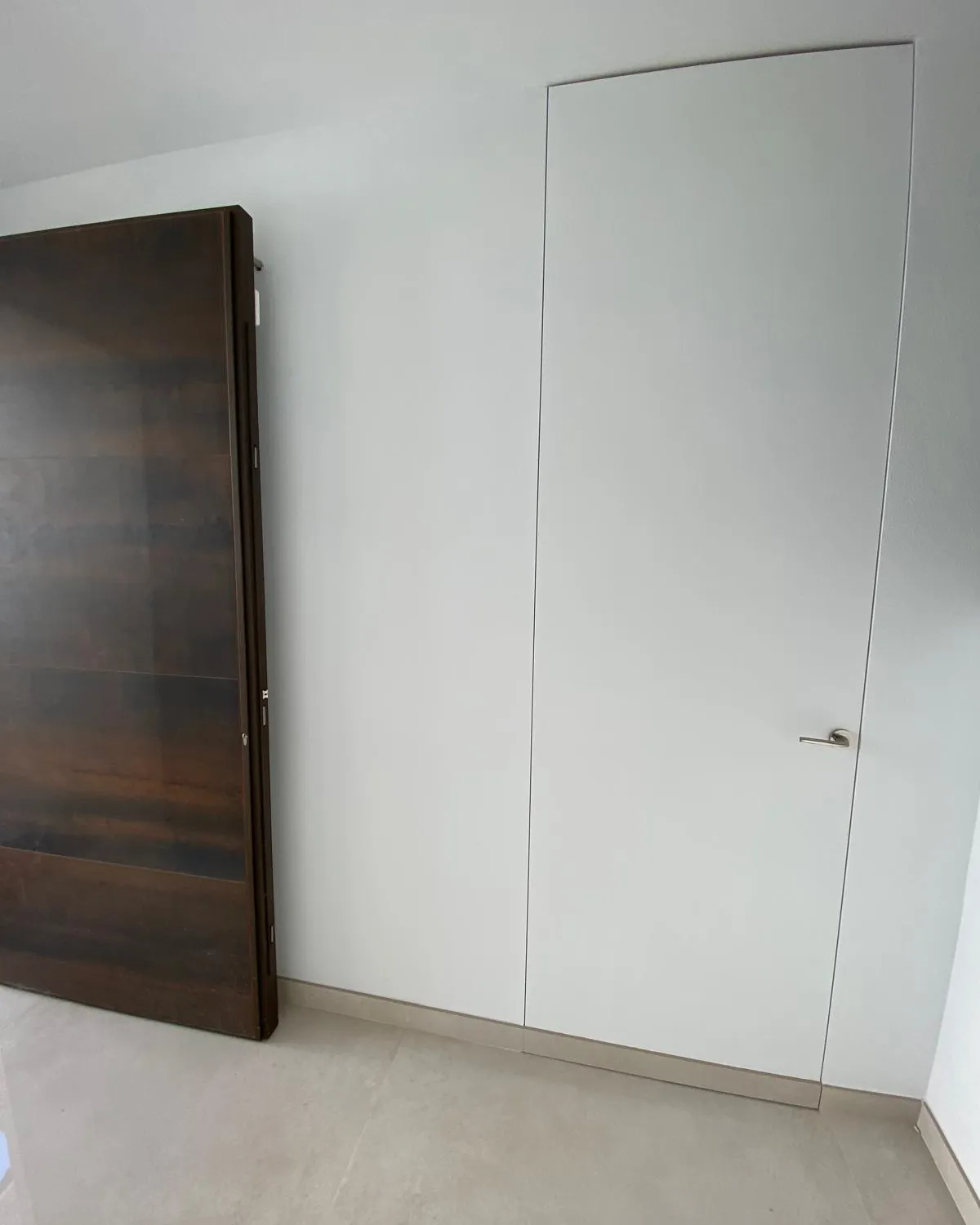 Puerta lacada de canto oculto — foto 2