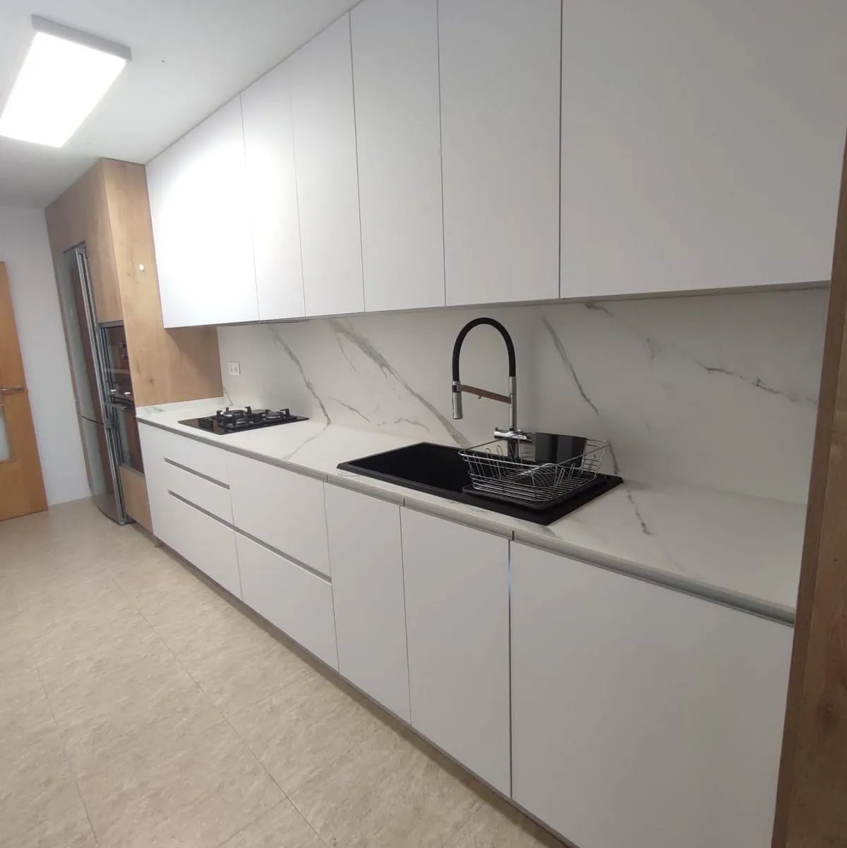 Mármol y roble para cocinar de verdad — foto 3
